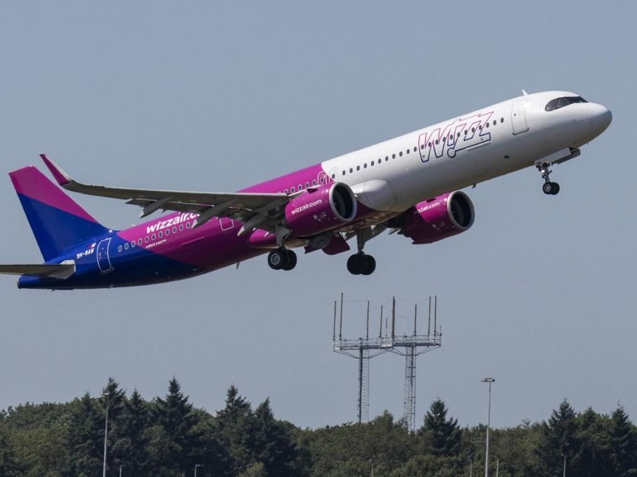 WizzAir Airbus A321neo Departing From Eindhoven Airport