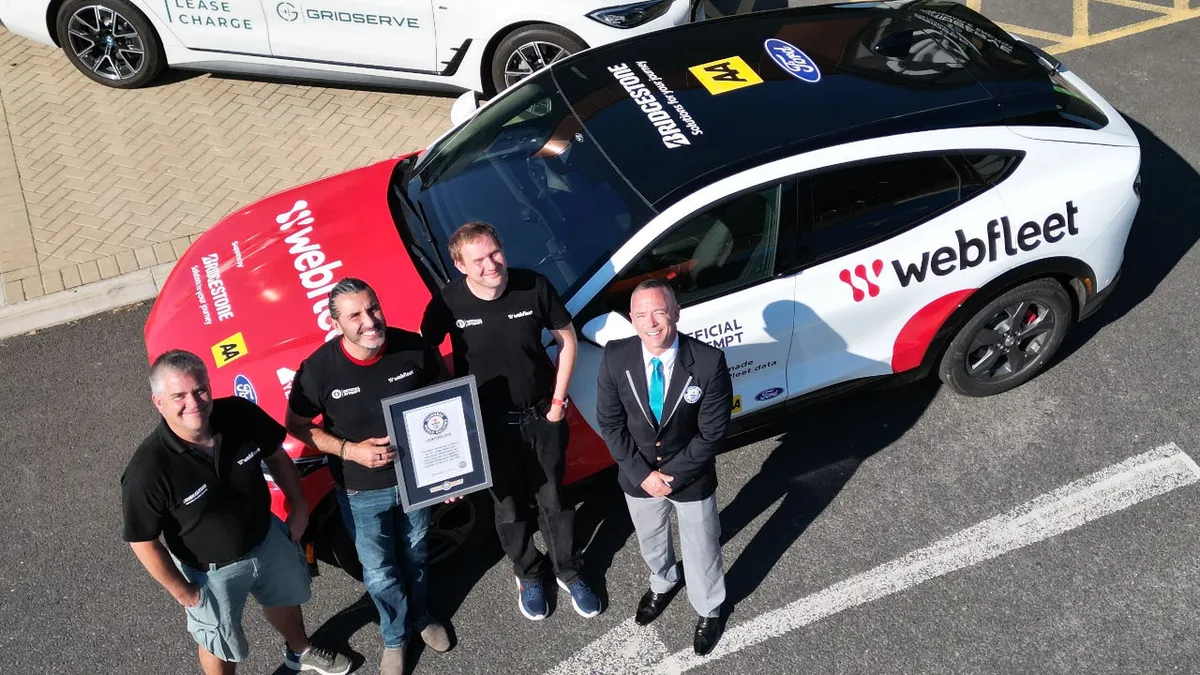 Szériagyártású villanyautóval mentek 916,74 km-t egy töltéssel – ez Guinness Rekord