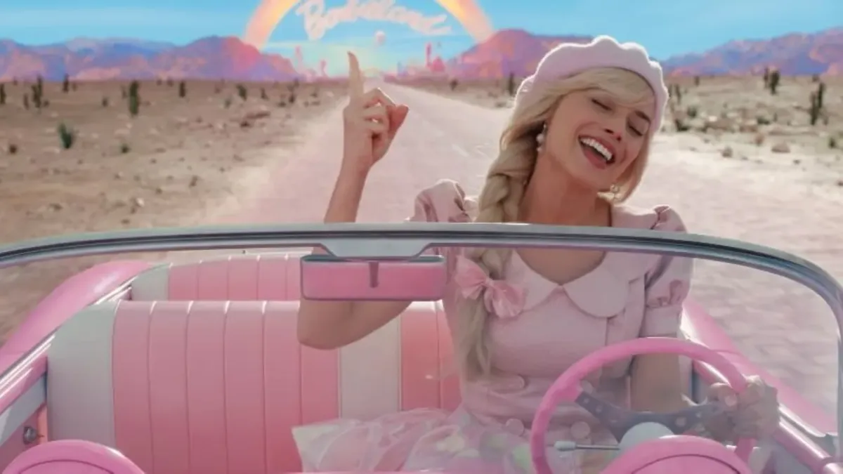 Margot Robbie kigombolt ingben mutatta meg gömbölyödő hasát