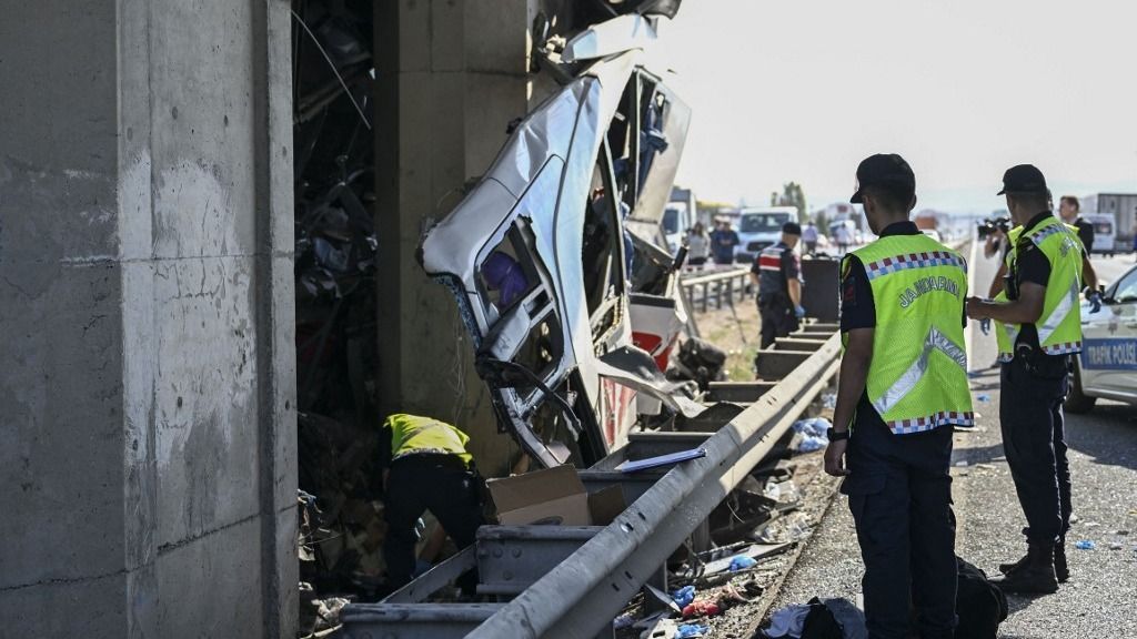 9 people died and 26 injured after a passenger bus crashed into bridge pier in Ankara