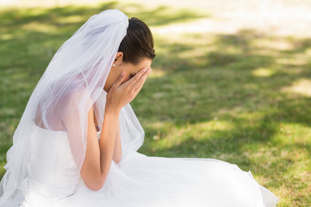 Side,View,Of,A,Beautiful,Worried,Bride,Sitting,At,The