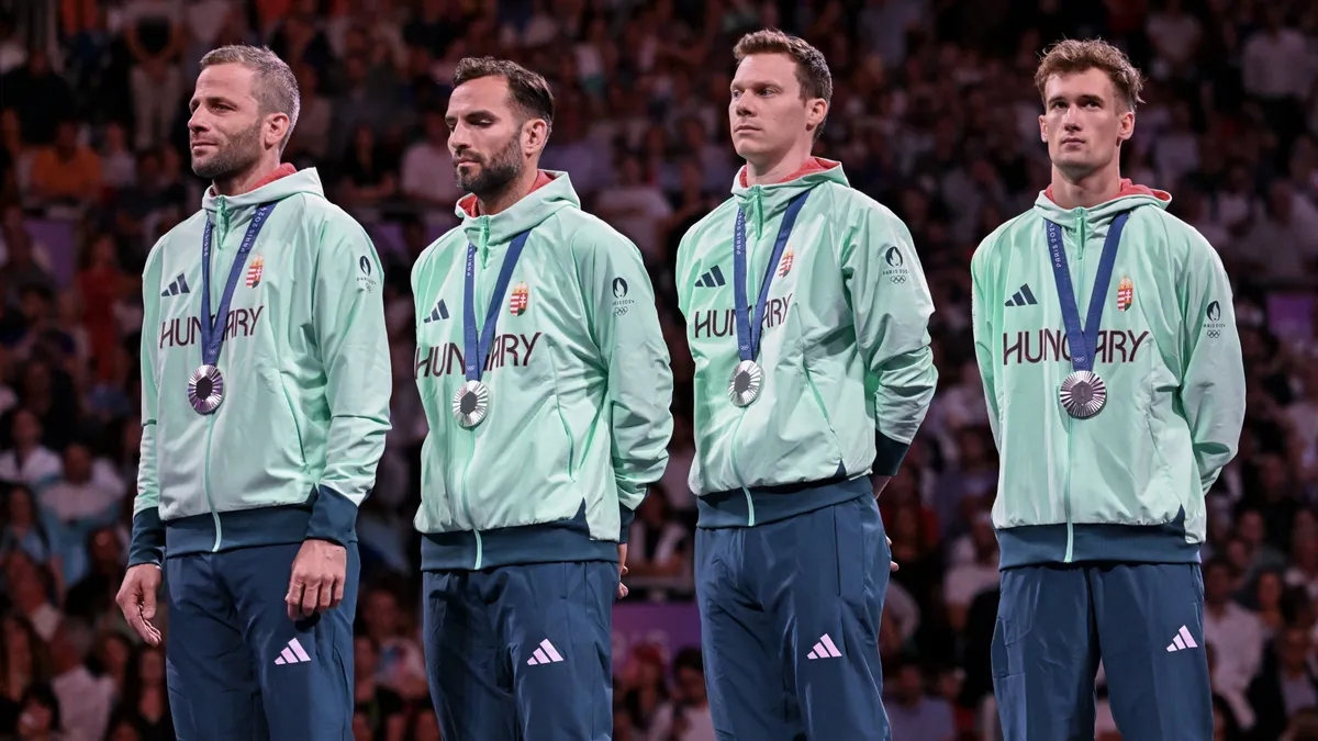 Pár éve még csak szurkolt Szilágyi Áronéknak, szerdán együtt lettek olimpiai érmesek - videó