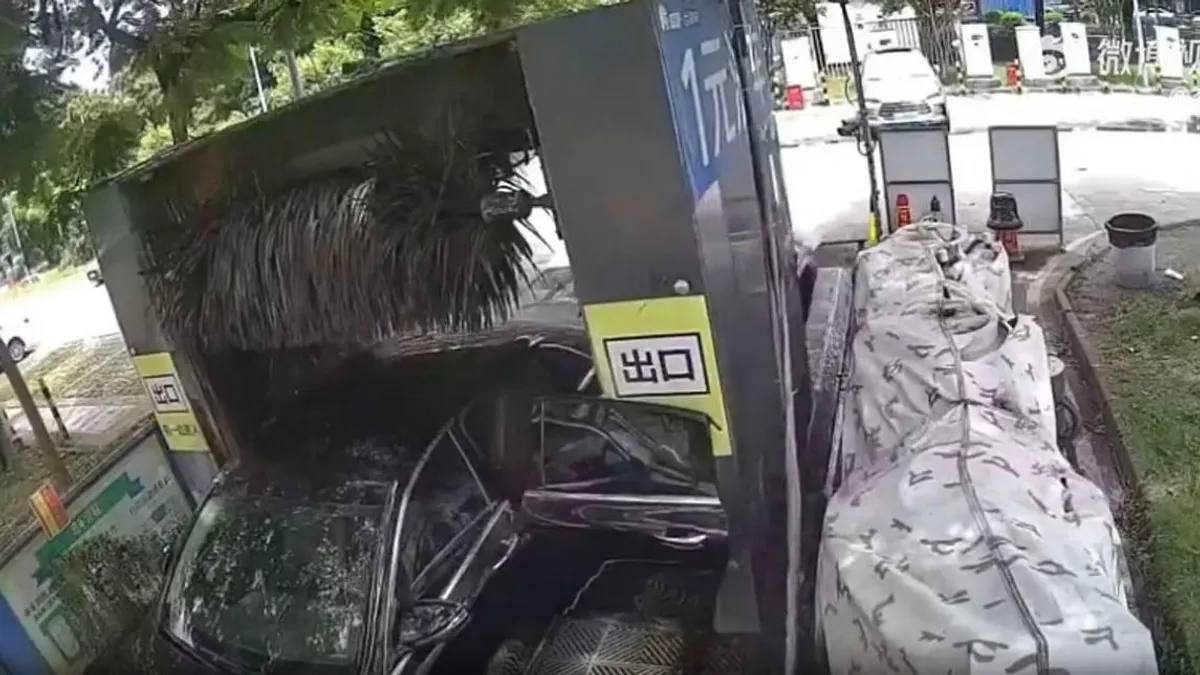 Beállt az autómosóba, de ami utána történt, arra nem számított