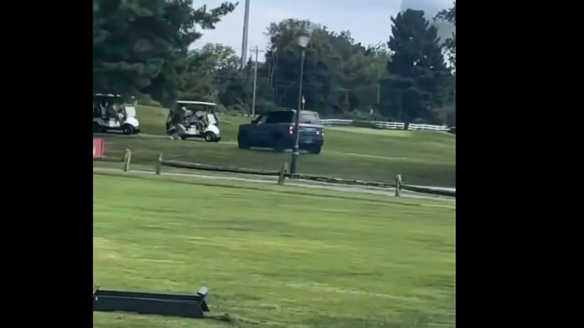 Káosz a golfpályán: szándékos balesetet okozott egy randalírozó sofőr - videó