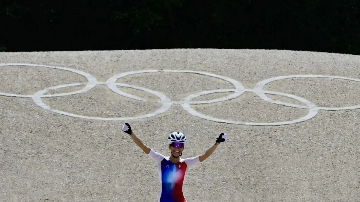 Valter Attila csapatára lett a hegyikerékpár női olimpiai bajnoka