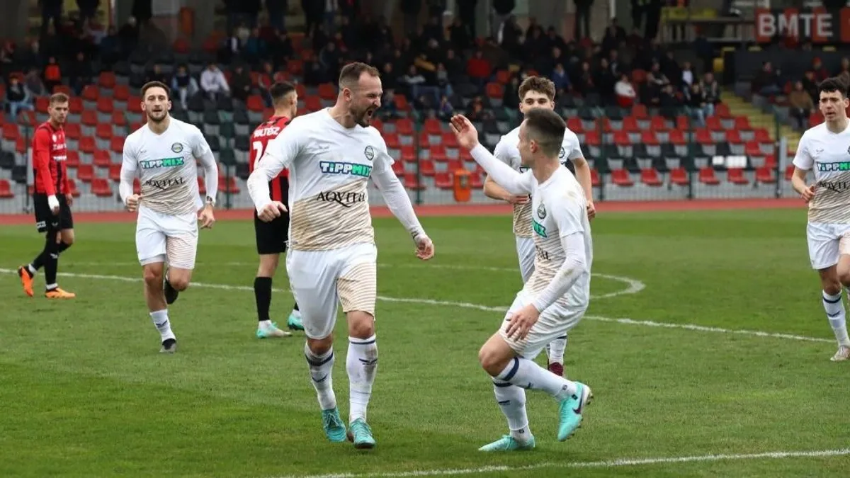 Súlyosan megsérült a magyar focista, mentő vitte el