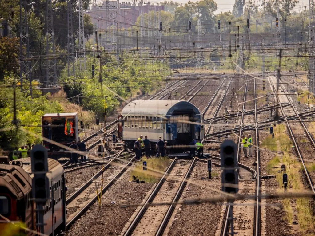 Kisiklott egy Intercity vonat a Keleti pályaudvar közelében, baleset, vonatbaleset, Intercitybaleset, Budapest, 2024.08.25.