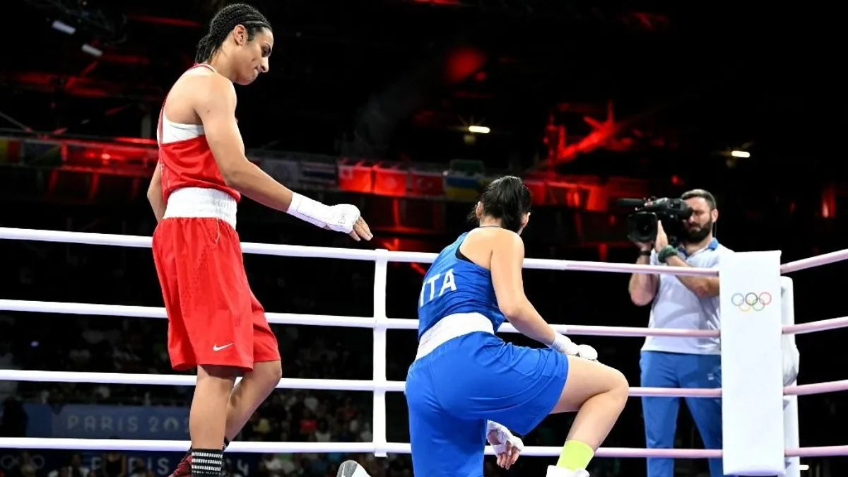 Sírva adta fel a meccsét a női bokszoló, akinek egy biológiai férfival kellett bokszolnia az olimpián - videó