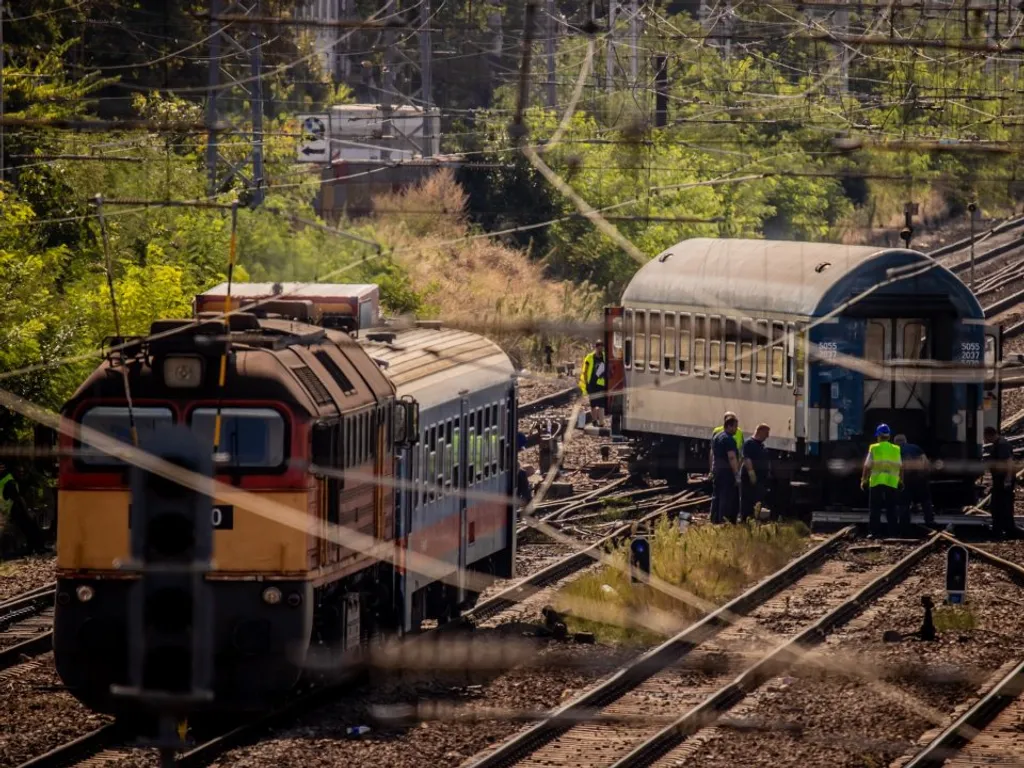 Kisiklott egy Intercity vonat a Keleti pályaudvar közelében, baleset, vonatbaleset, Intercitybaleset, Budapest, 2024.08.25.