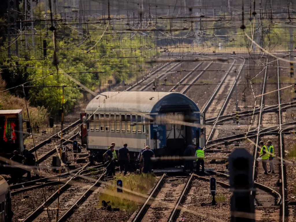 Kisiklott egy Intercity vonat a Keleti pályaudvar közelében, baleset, vonatbaleset, Intercitybaleset, Budapest, 2024.08.25.