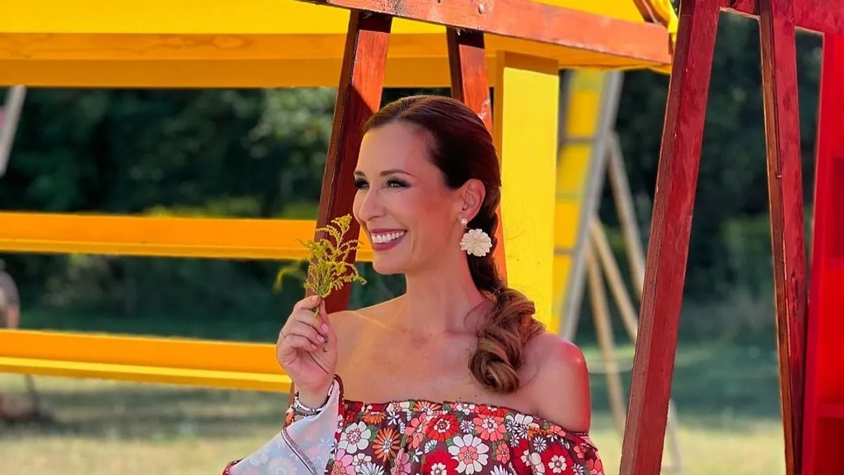 Demcsák Zsuzsa megmutatta hosszú, meztelen combjait - kép