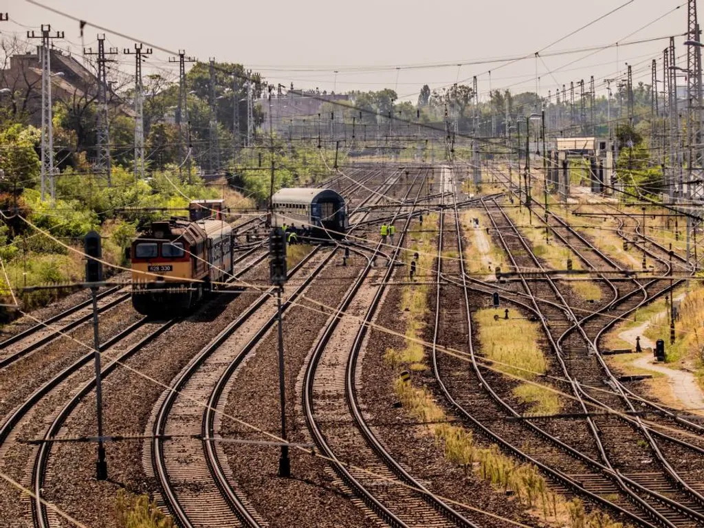 Kisiklott egy Intercity vonat a Keleti pályaudvar közelében, baleset, vonatbaleset, Intercitybaleset, Budapest, 2024.08.25.