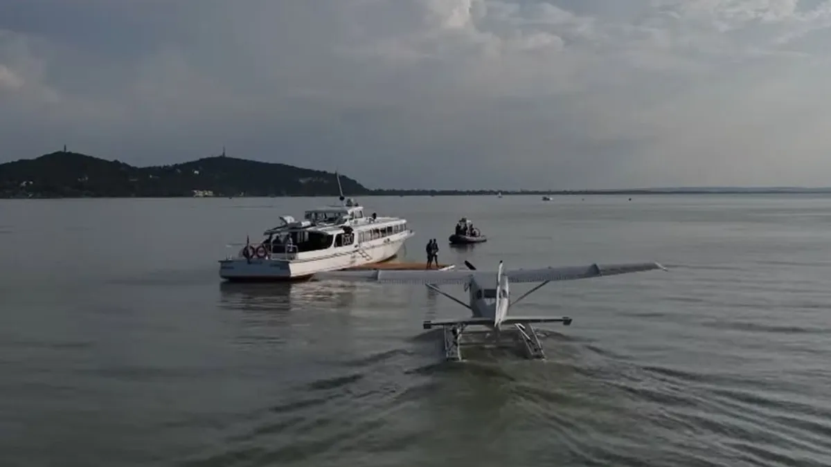 Látványos kísérletet végeztek a Balatonon a nyaralók döbbenetére - videó