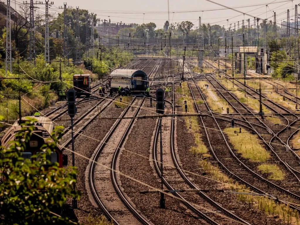 Kisiklott egy Intercity vonat a Keleti pályaudvar közelében, baleset, vonatbaleset, Intercitybaleset, Budapest, 2024.08.25.