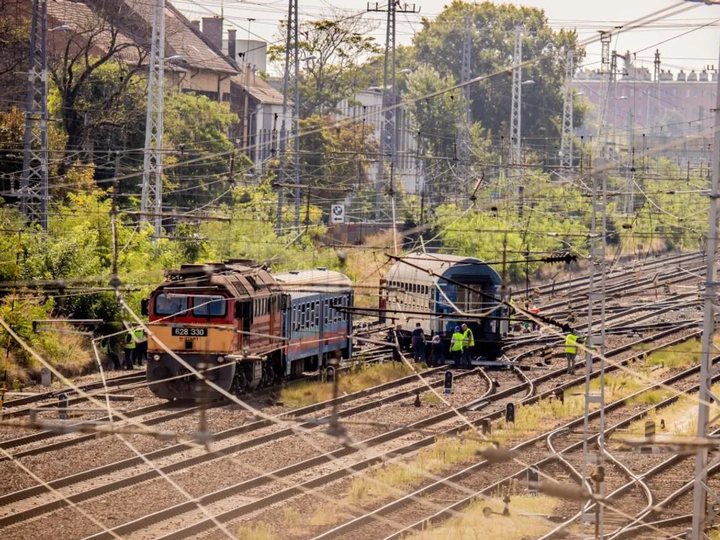 Kisiklott egy Intercity vonat a Keleti pályaudvar közelében, baleset, vonatbaleset, Intercitybaleset, Budapest, 2024.08.25.