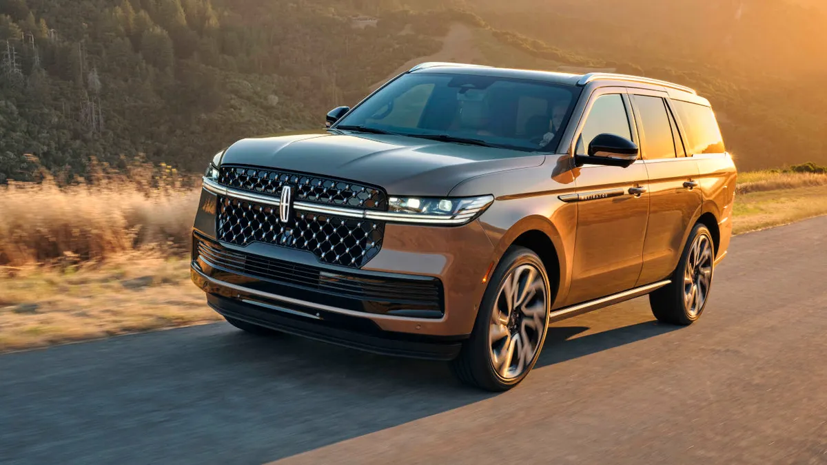 Ad még egy esélyt az óriási, benzinmotoros szabadidő-autójának a Lincoln