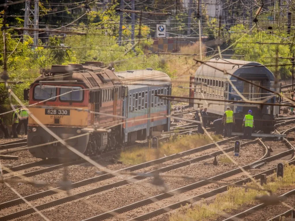 Kisiklott egy Intercity vonat a Keleti pályaudvar közelében, baleset, vonatbaleset, Intercitybaleset, Budapest, 2024.08.25.