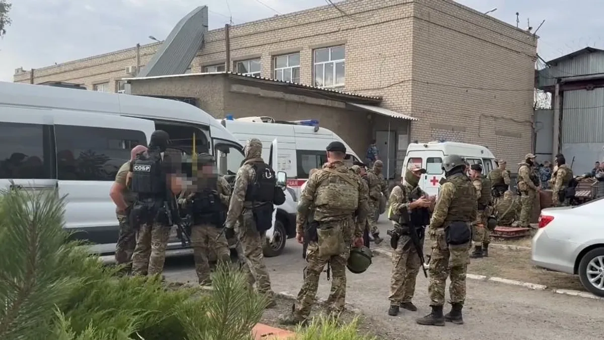 Muszlim terroristák ejtettek túszokat egy börtönben, több őrt megöltek- videó