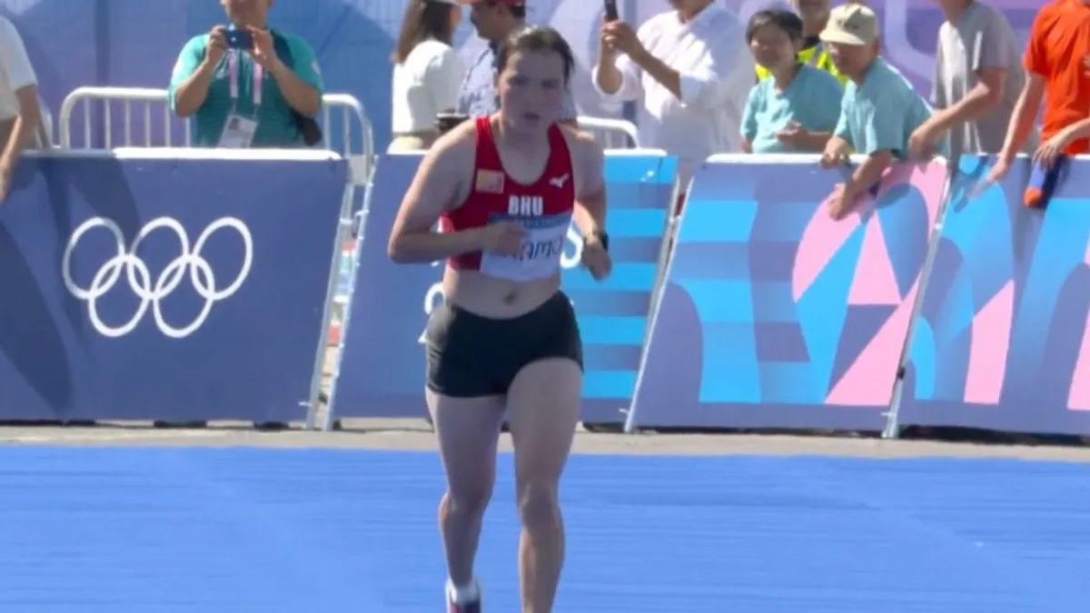 A győztes már rég megebédelt, amikor a hatalmas tapsot kapó bhutáni olimpikon beért a célba