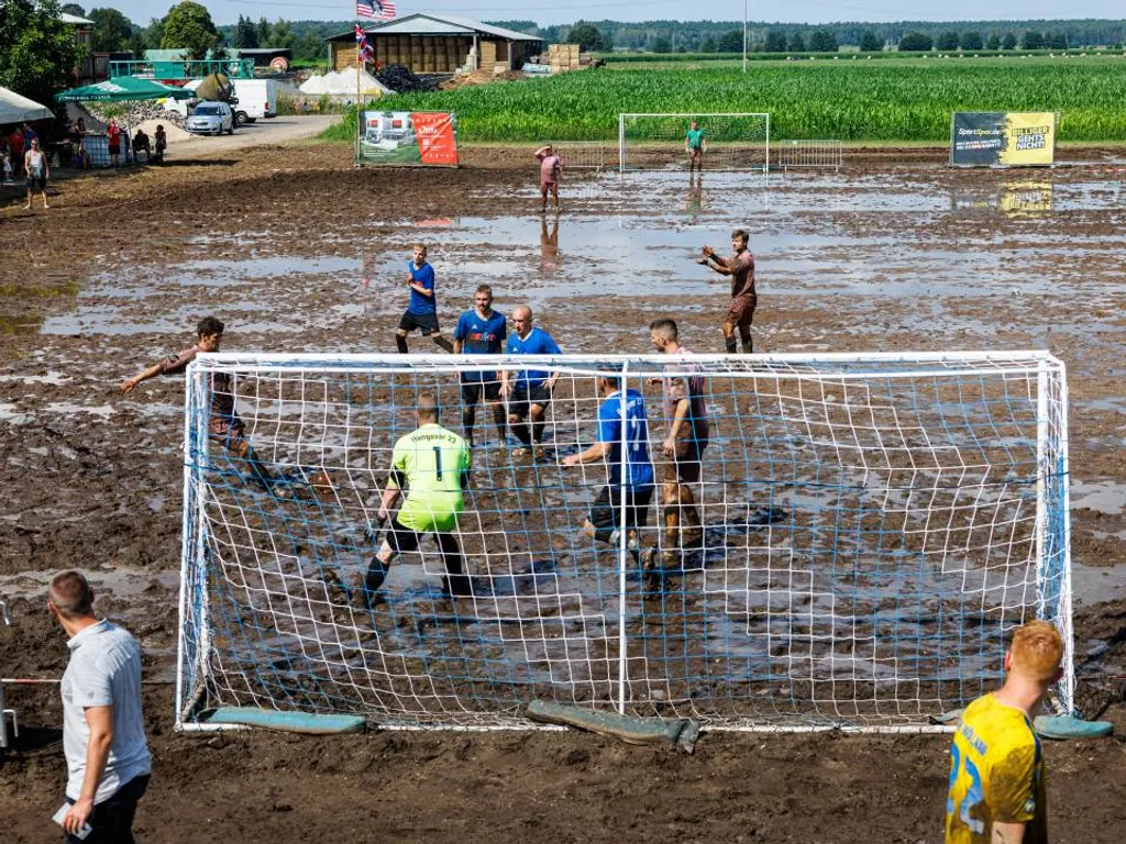 Mocsárfoci: képeken a világ legőrültebb sportjainak egyike, Németország, németmocsárfoci