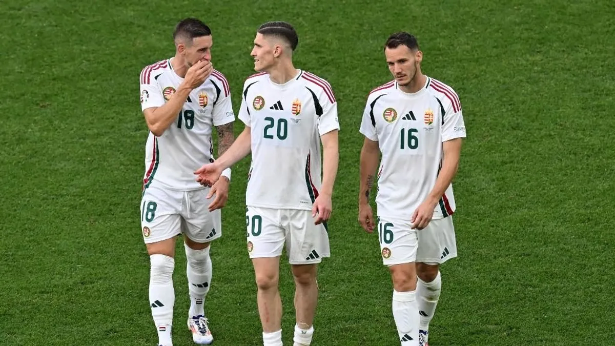 Sérülés nehezíti Marco Rossi helyzetét, folyamatosan érkeznek Telkibe a magyar válogatott focisták - képek