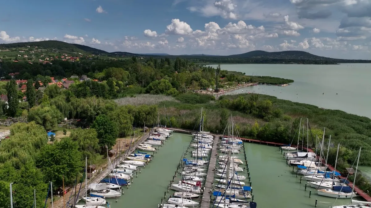 Többszáz éves katonai térképek és a legfrissebb műholdfotók rajzolják ki, mit tettünk a Balatonnal 300 év alatt