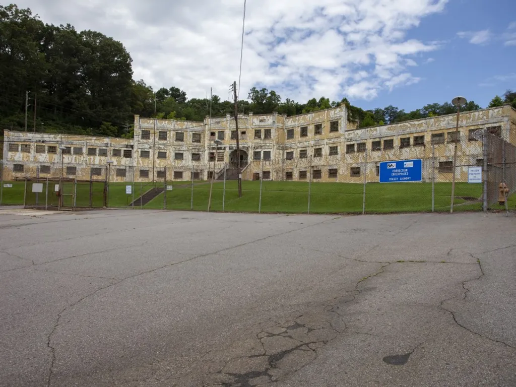 Hátborzongató látvány Észak-Karolina elhagyatott börtöne, Old Craggy State Prison, OldCraggyStatePrison