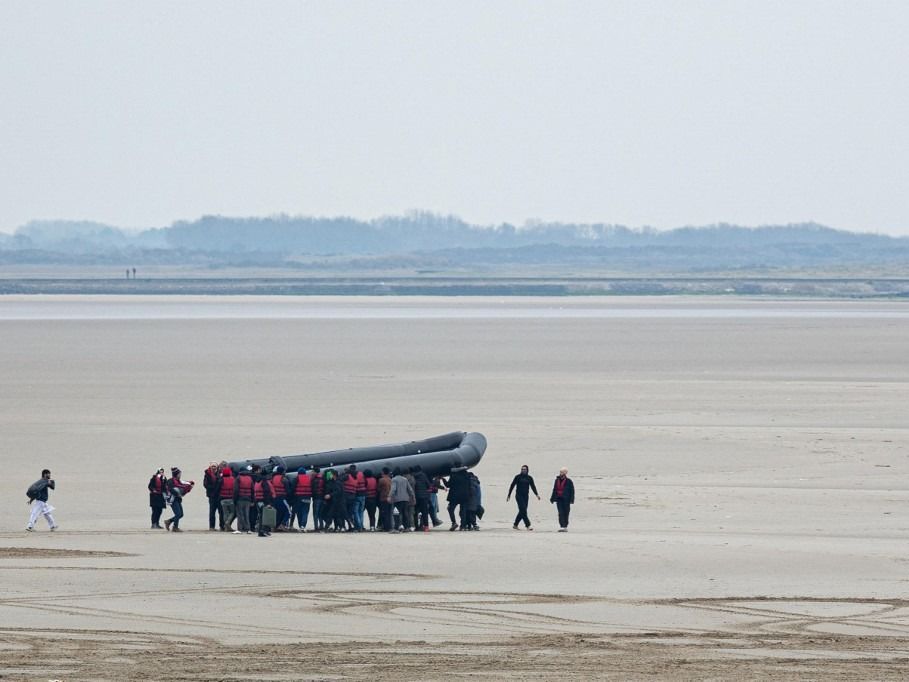 EXILE : LAST STEP, THE BOAT CROSSING - MIGRANTS - LOON PLAGE