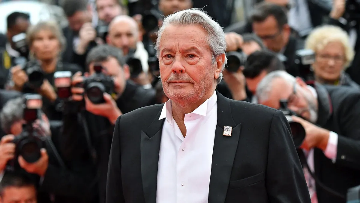 Kik és miért próbálták megalázni Alain Delont?