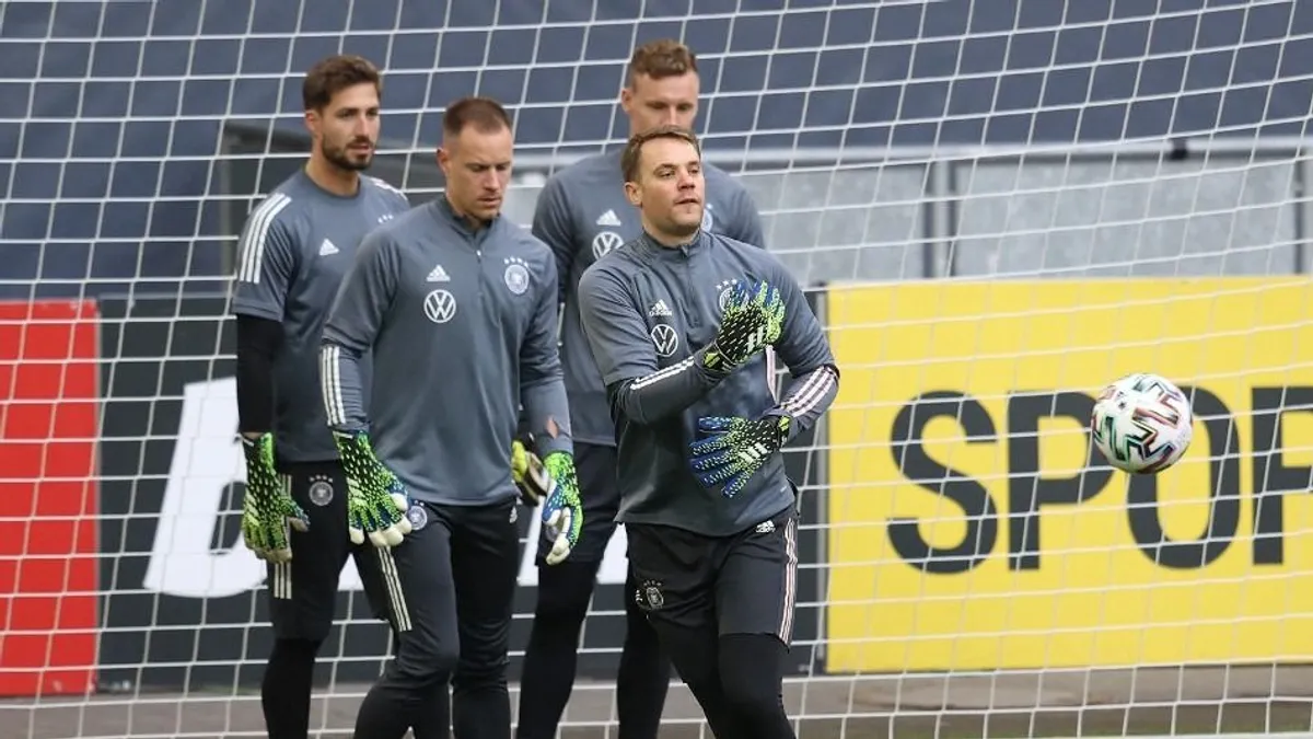 Reagáltak a posztriválisok Manuel Neuer visszavonulására