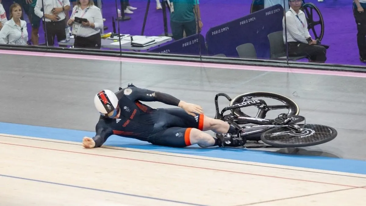 Drámai bukással ért véget a brit sztársportoló olimpiája - videó
