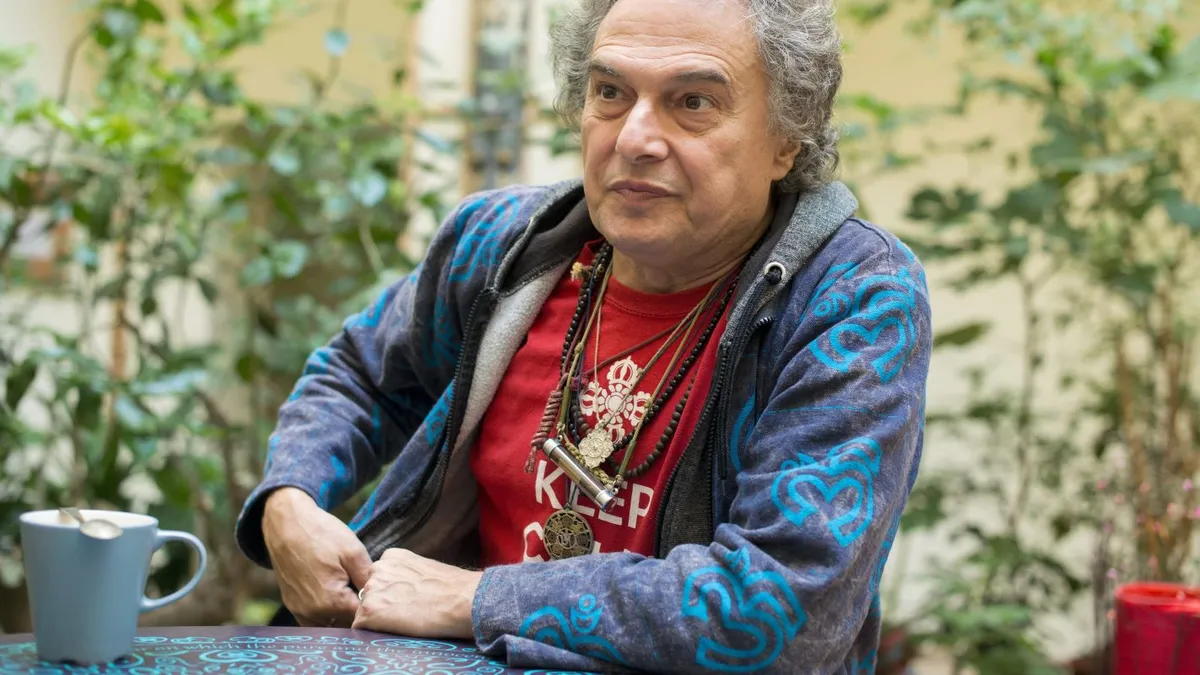 Válik Laár András