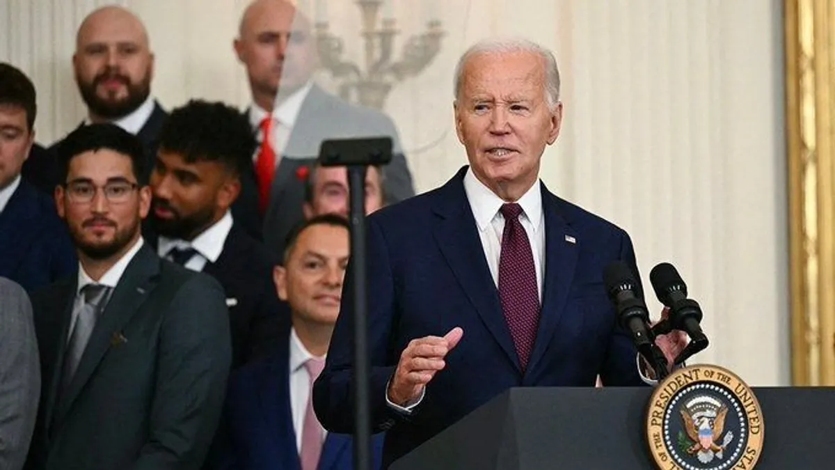 Kiderült miért léptették vissza valójában Joe Biden