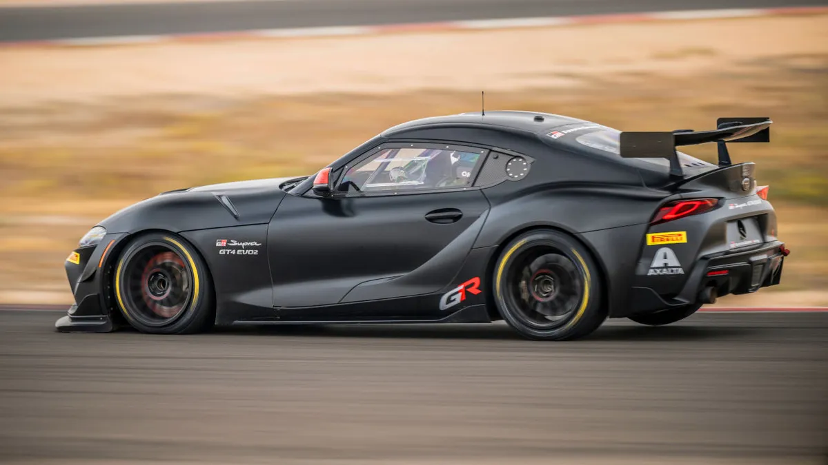 Sikerült megbízhatóbbá tenni a Toyota GR Supra versenyautót