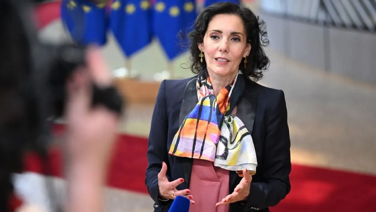 Magyarországot büntetné a belga biztosjelölt, aki oroszokkal és irániakkal bizniszelt vízumot