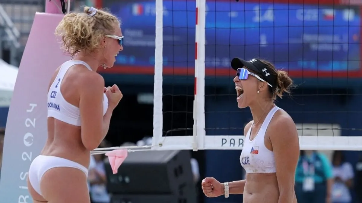 Elképesztő csatákat vívnak a homokban a párizsi olimpia legszexisebb sportolónői - képek