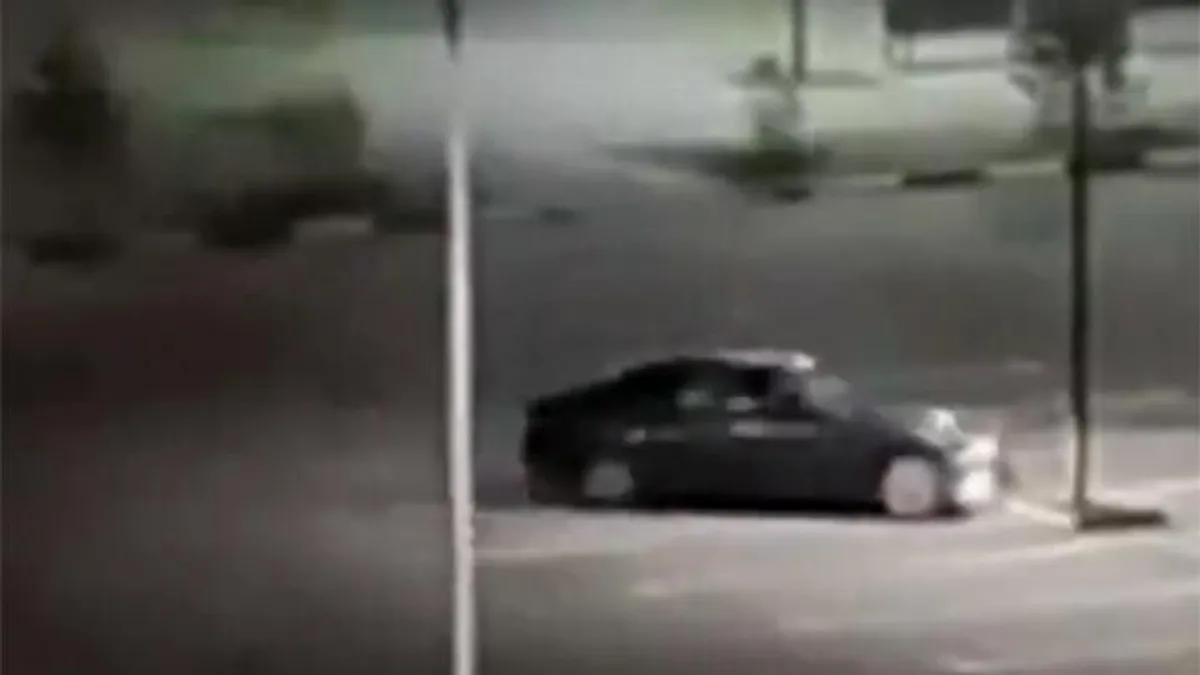 A zseni kiment driftelni az üres parkolóba, azonnal telibe találta az egyetlen oszlopot - videó