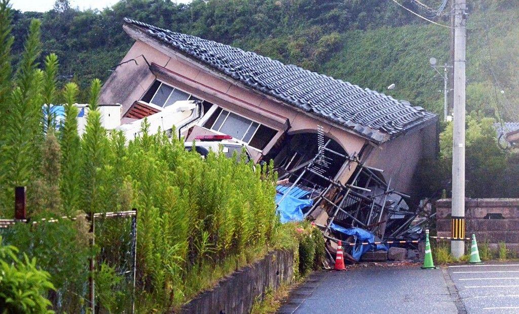 Massive earthquake in Miyazaki, Japan