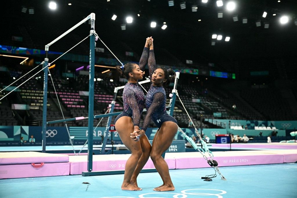 Jordan Chiles, Simone Biles