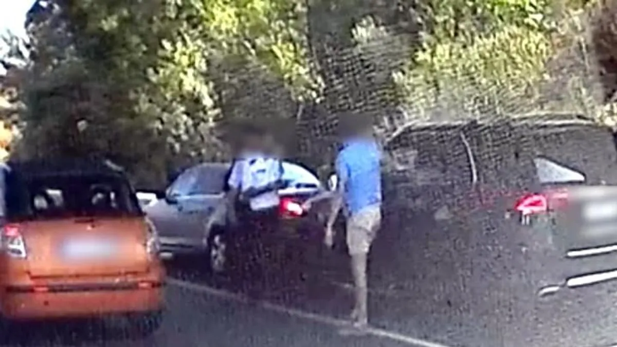 Meglátta a rendőröket az M3-as leállósávjában, olyan gyáván menekült, hogy majdnem ütközött - videó