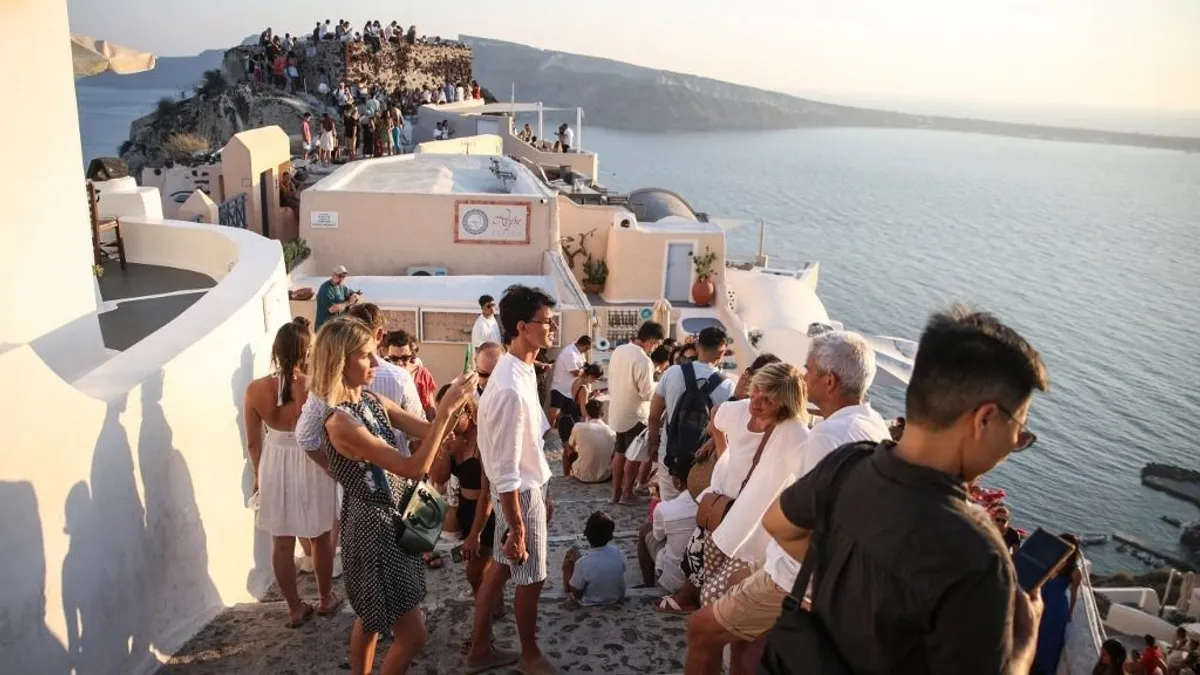 Kiürült Szantorini: a valaha volt legrosszabb turistaszezont zárták
