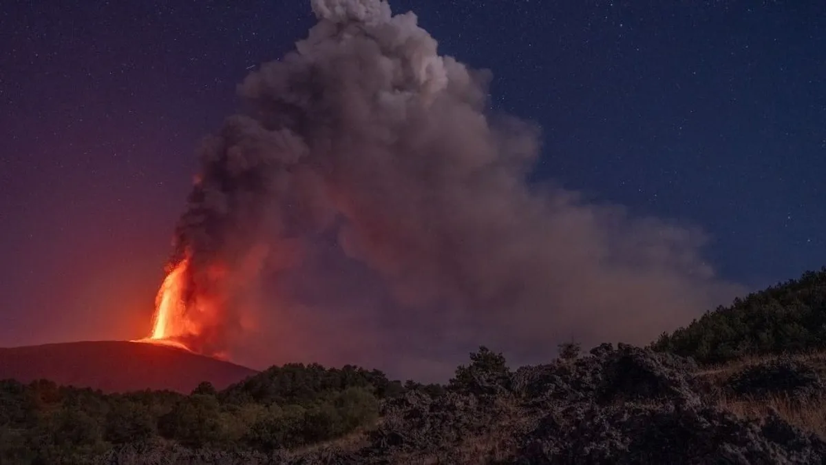 Újra kitört az Etna, alig fogad járatokat a cataniai repülőtér - videó