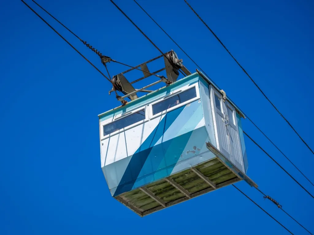 Egy apró sziget túlélésének kulcsa Írország egyetlen drótkötélpályája, dursey island cable car, durseyislandcablecar