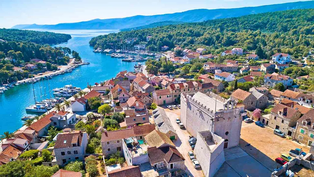 Hvar, Hvar szigete, Adriai-tenger, Dalmácia, Grebisce,  Vrboska, Stari grad, Pakleni szigetek, Sveti Nikola, tengerpart, horvát sziget, sziget, mediterrán, Horvátország, HvarHorvátország
