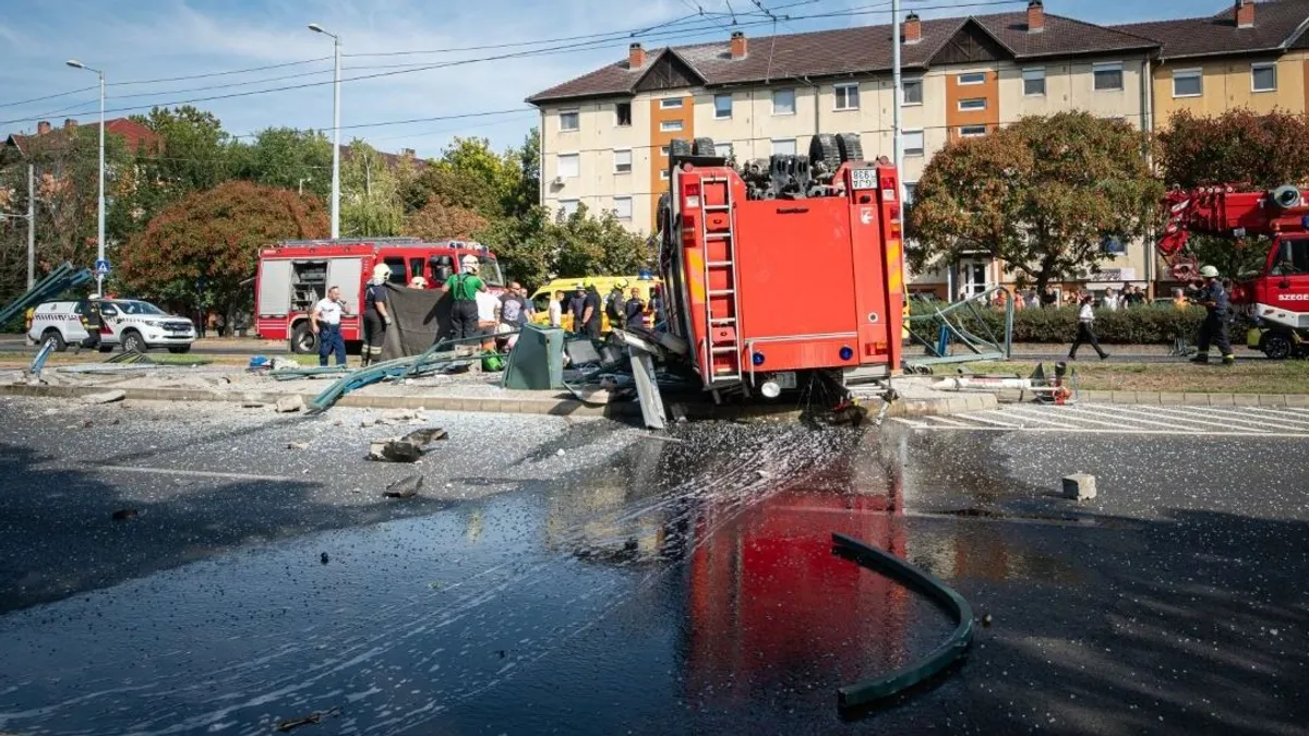 Súlyos balesetet szenvedett egy tűzoltóautó Szegeden