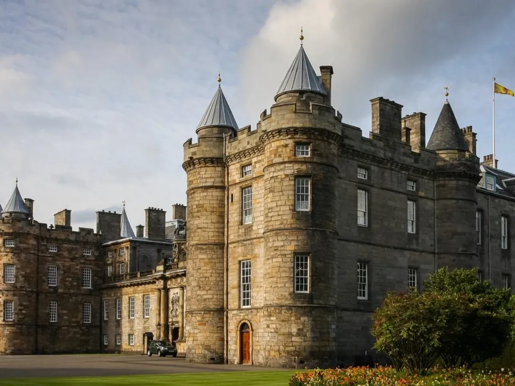 View,To,Edinburgh,Castle,,A,Historic,Castle,In,Edinburgh,,Scotland.