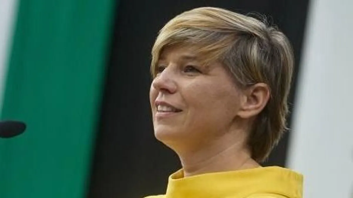 Varga-Bajusz Veronika: Versenyképesség, identitásőrzés és közösségépítés a megújult felsőoktatásban