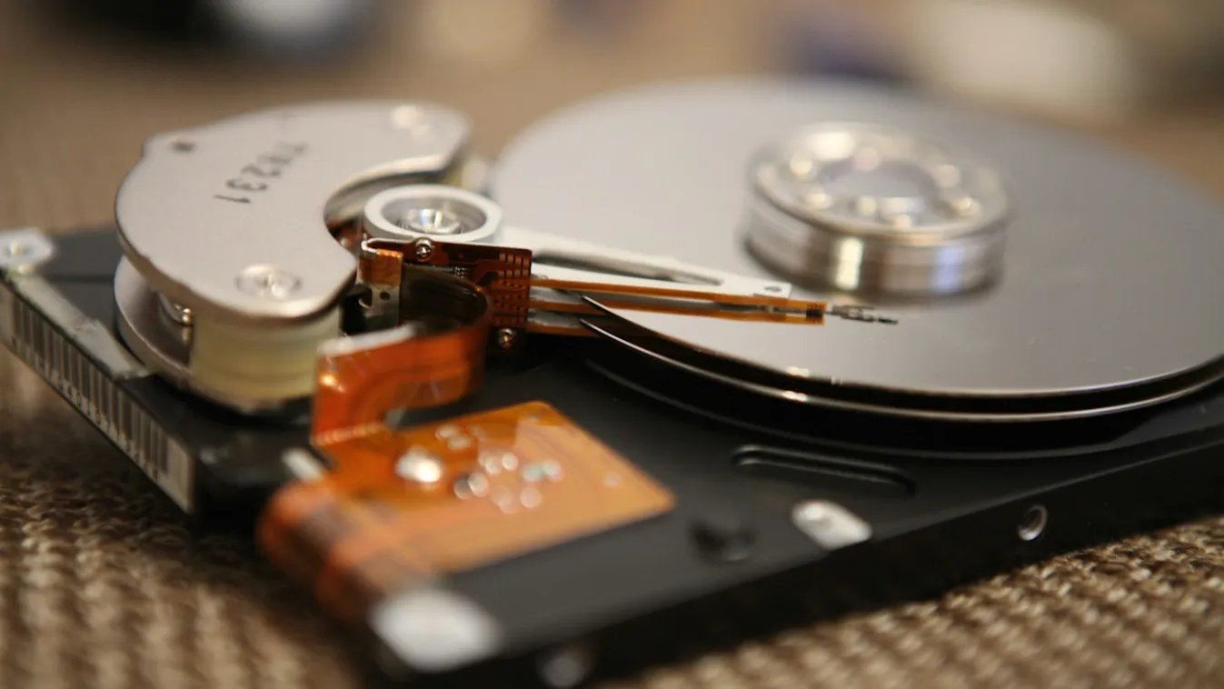 merevlemez hdd winchester hard drive adattároló adattárolás