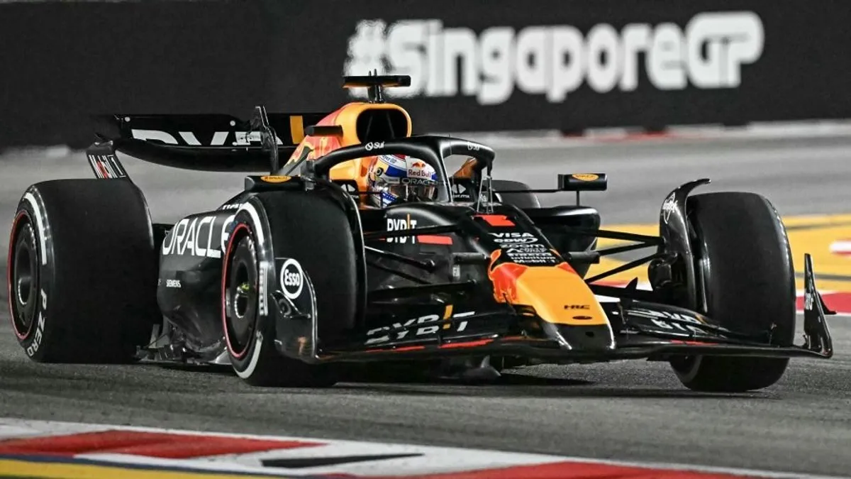 A megbüntetett Verstappen szörnyen teljesített Szingapúrban