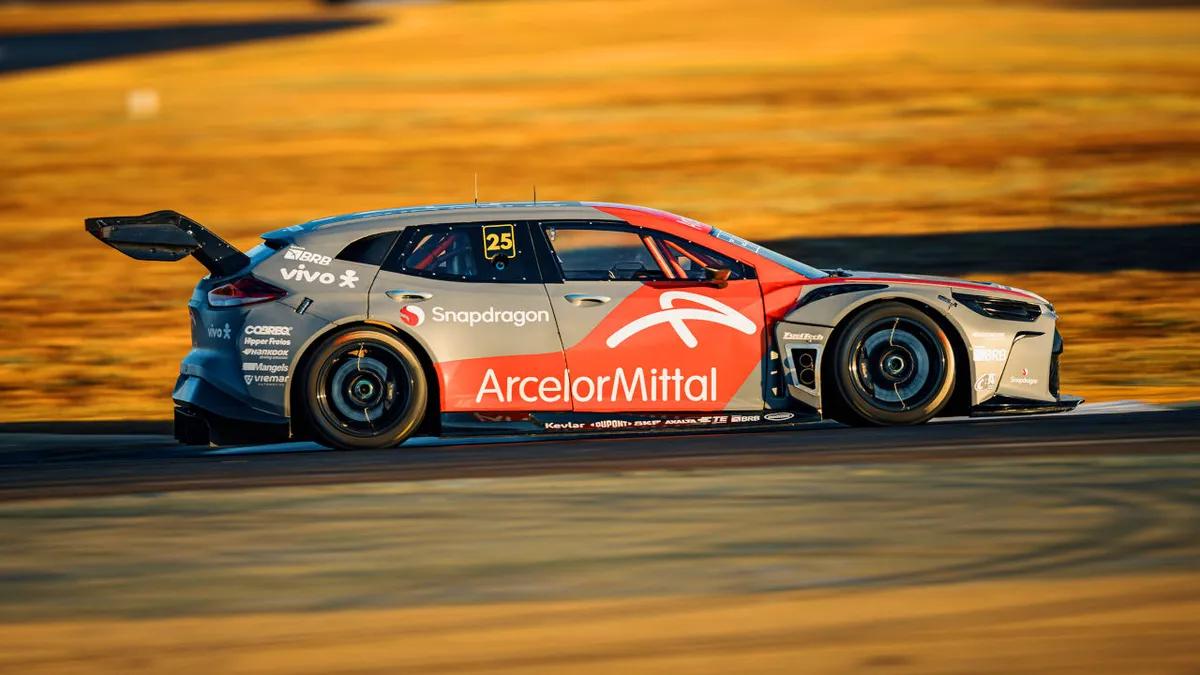 Személyautók híján szabadidő-autókra vált a brazil Stock Car versenysorozat